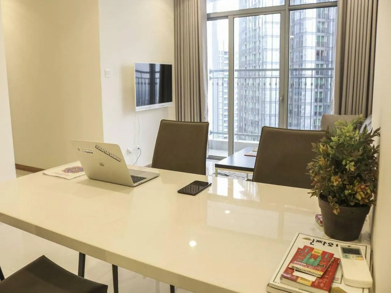Capitalland'S Service Apartment Landmark 1 Vinhomes Ho Chi Minh City 0*,  Vietnam